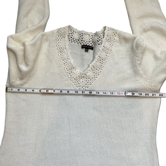 Carolyn Taylor White Long Sleeve V Neck Crochet Neckline Soft Girl Sweater Large - Picture 7 of 12